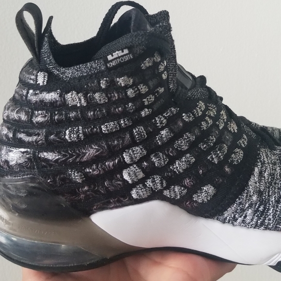 Lebron 17 youth - Picture 8 of 13